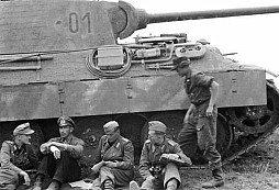 Skvělý důstojník na špatné straně: Velitel tankového pluku Grossdeutschland Willi Langkeit