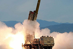 Severní Korea testuje nové raketomety KN-25