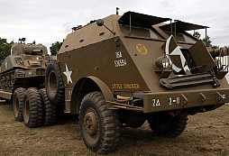 Americká kolová bestie M26 Dragon Wagon