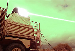 Británie chce nasadit laserové děla do roka! Lov dronů začíná