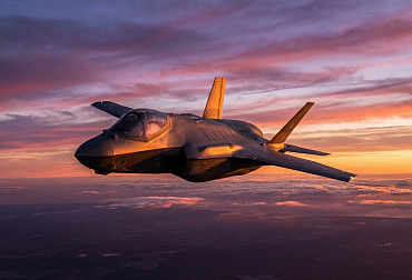Americké F-35 měly mířit do Norska. Proč se najednou otočily jinam