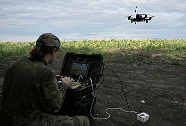 Americká armáda chce ukrajinské výrobce dronů přesunout do USA. Trump přitom tvrdí, že pomoc nepotřebují