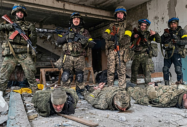 Propagandistická akce se zhroutila: Rusové přijeli pro záběry vítězství, místo toho padli do zajetí