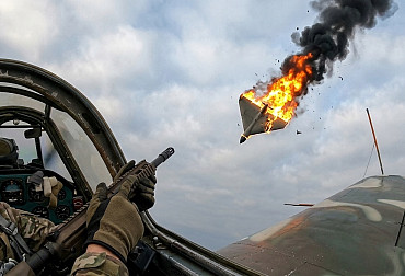 Video: Neuvěřitelné, ale funguje to. Posádka Jak-52 sestřeluje Shahedy přímo z kokpitu pomocí ručních zbraní