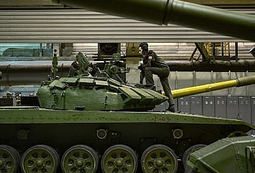 Rusko otevírá zapomenuté sklady. Těchto 800 tanků může změnit tempo války