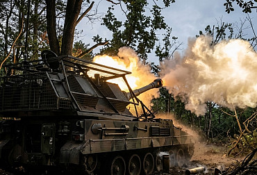 Tři výstřely za pár sekund. Video ukazuje proč je britská AS-90 pro Ukrajince tak cenná