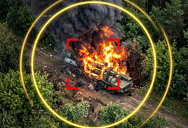 Video zachytilo tvrdý úder: Ruské vozidlo s raketami S-300 zmizelo v plamenech